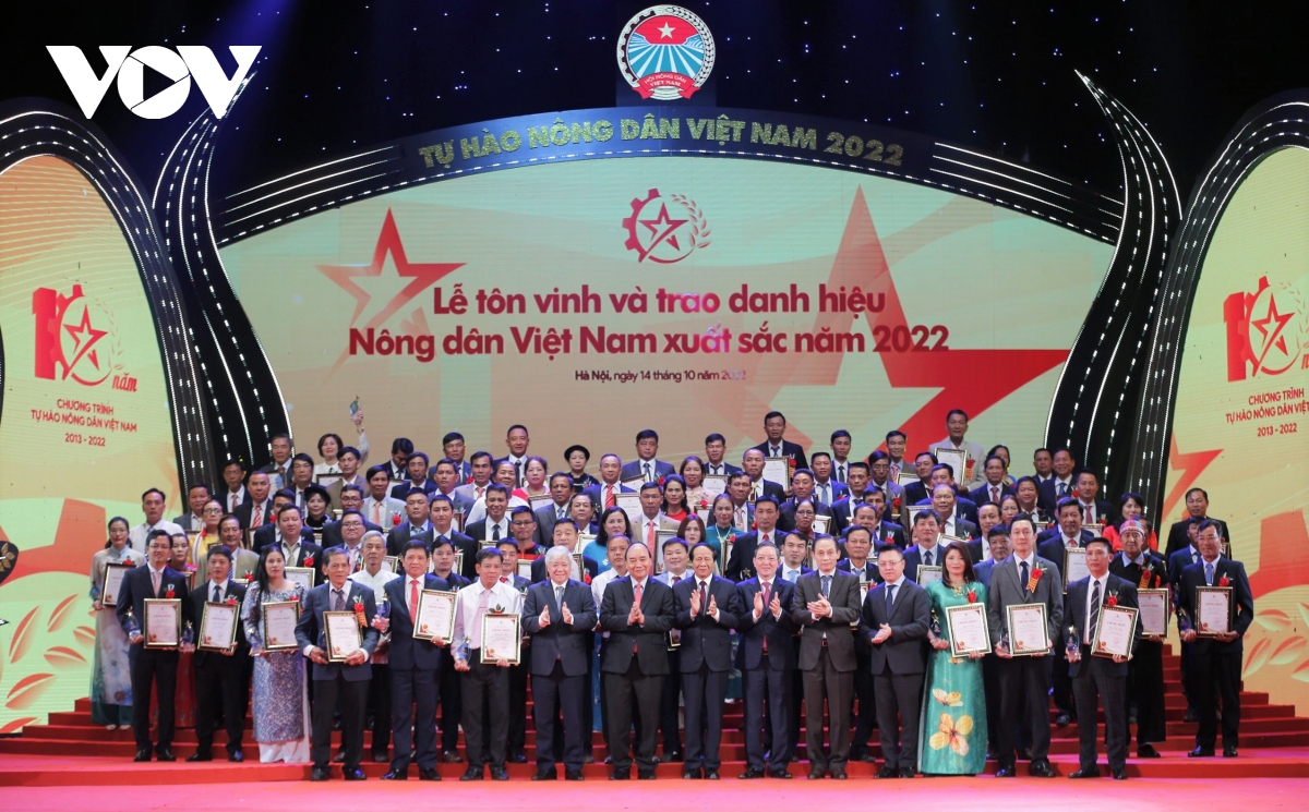 Chủ tịch nước dự lễ tôn vinh và trao danh hiệu "Nông dân Việt Nam xuất sắc 2022"