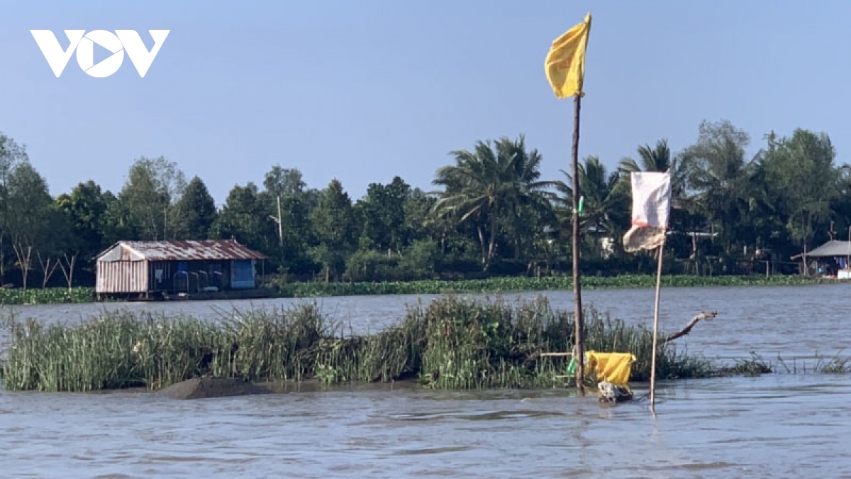 Tiền Giang phá bỏ cồn "chìm, nổi" giữa sông gây cản trở giao thông đường thủy