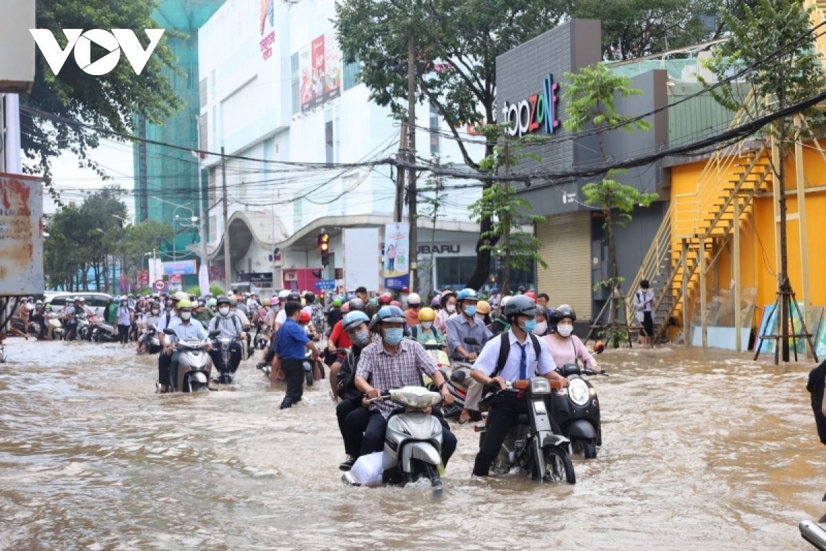 Ngành giáo dục Cần Thơ lại linh hoạt dạy và học, “né” triều cường lập đỉnh cao