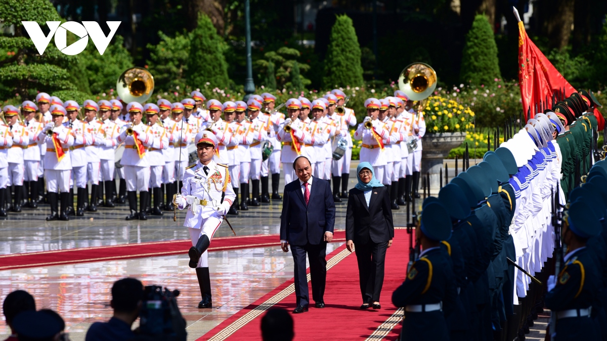 Chủ tịch nước chủ trì lễ đón Tổng thống Singapore Halimah Yacob tại Hà Nội