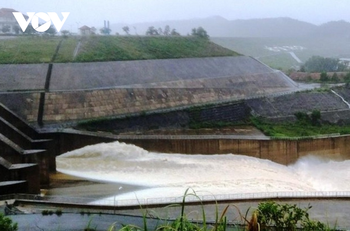Thừa Thiên Huế bắt đầu có mưa to, các hồ thủy điện điều tiết mực nước