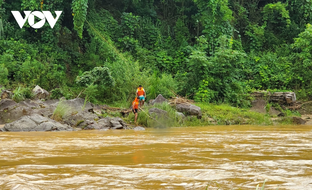 Tìm thấy thi thể nam thanh niên bị nước lũ cuốn trôi khi qua sông Bung