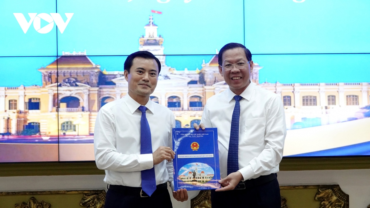 Trao Quyết định phê chuẩn ông Bùi Xuân Cường làm Phó Chủ tịch UBND TP.HCM