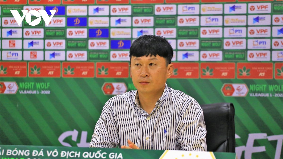 HLV Hà Nội FC không quan tâm đến kết quả của HAGL hay Bình Định