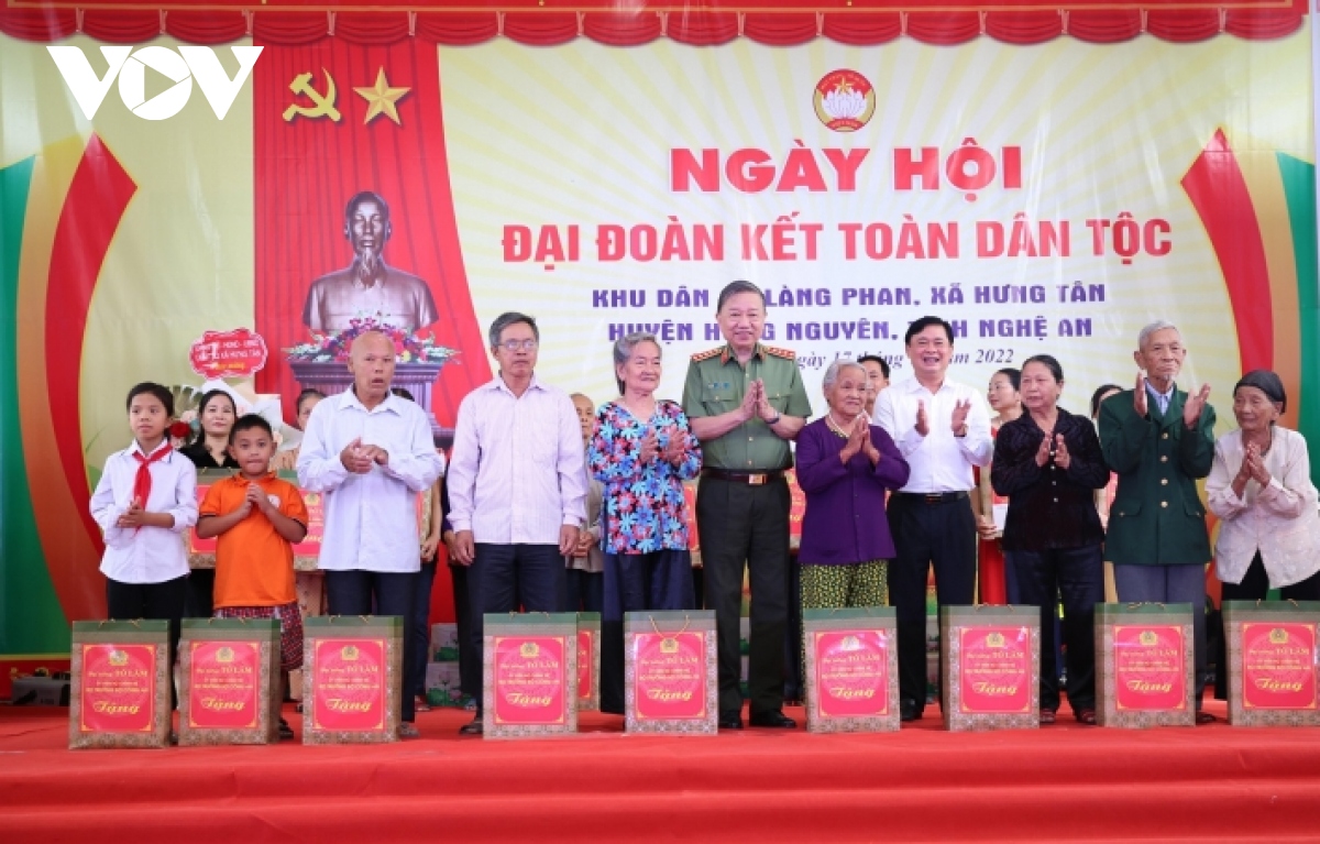 Bộ trưởng Bộ Công an Tô Lâm dự Ngày hội Đại đoàn kết tại xã Hưng Tân, Nghệ An