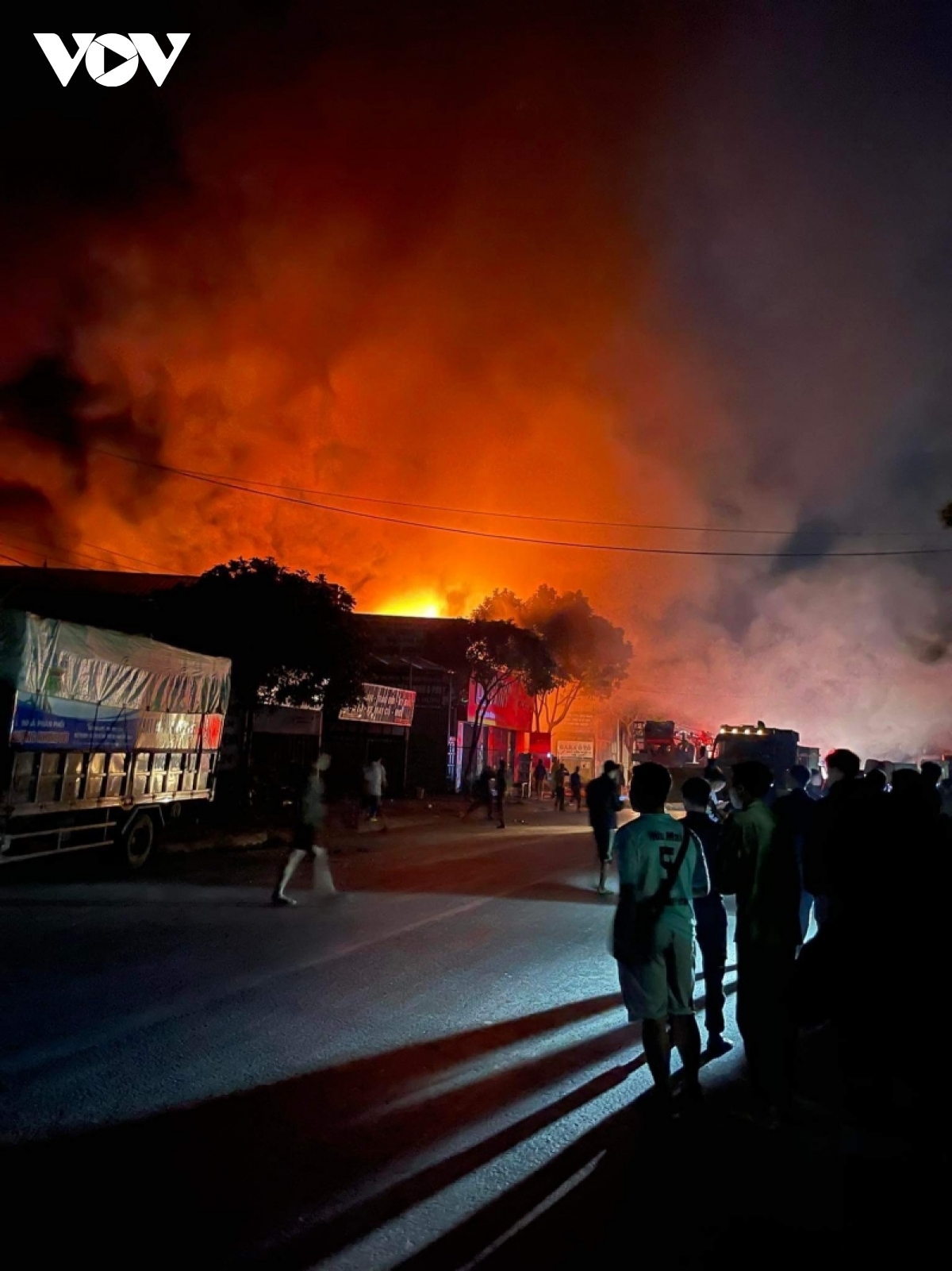 Cháy lớn tại một kho chứa hàng ở Sơn La 
