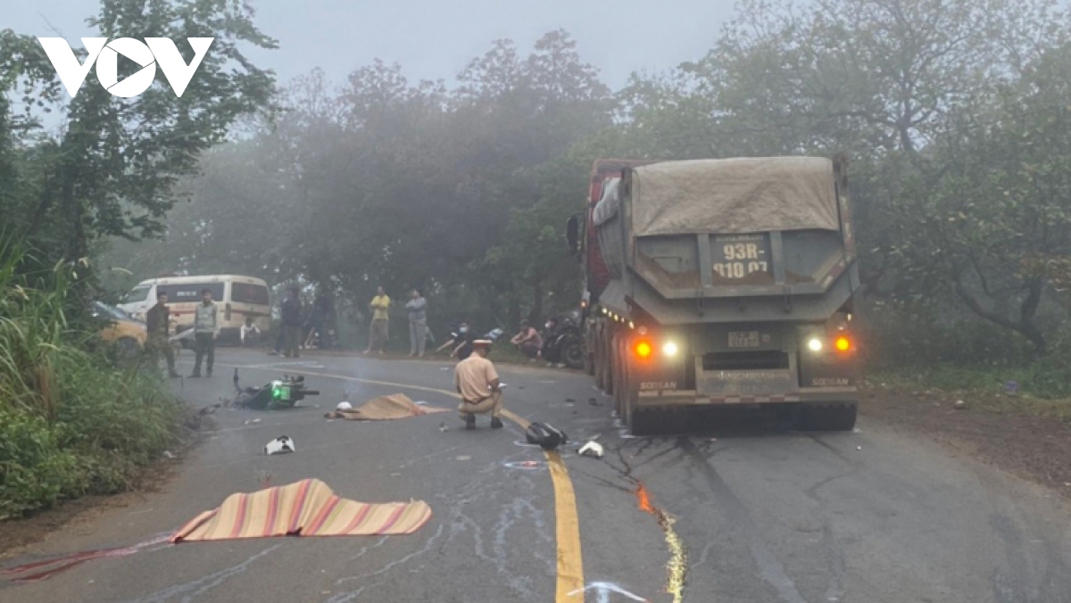 Va chạm xe tải, hai học sinh Bình Phước tử vong tại điểm "săn mây" 