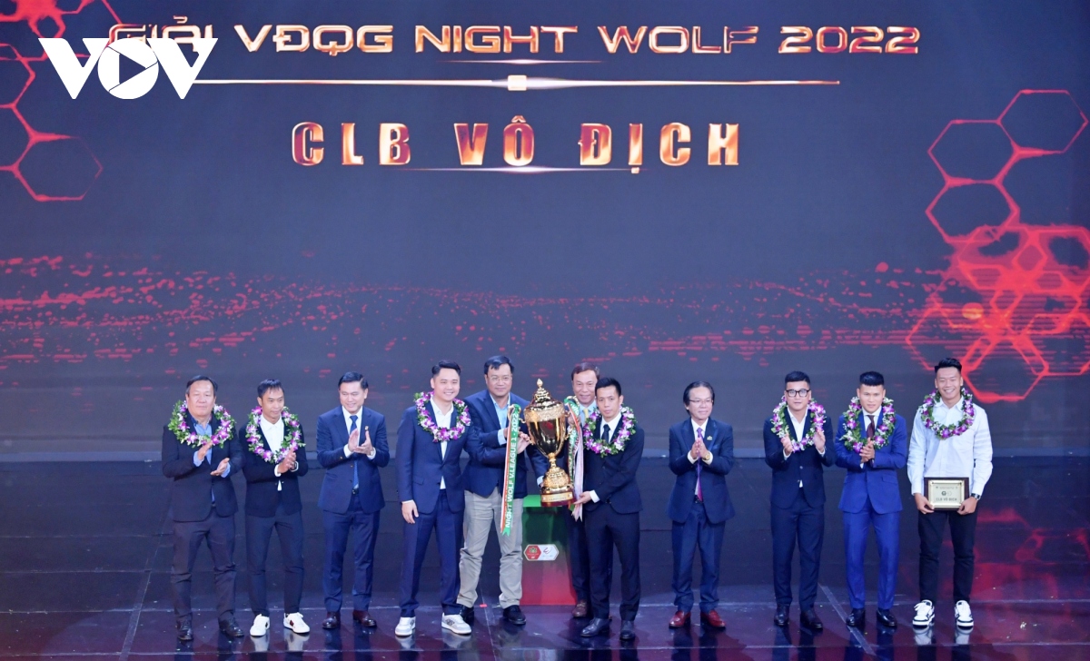 Hà Nội FC giành cú đúp danh hiệu, Văn Quyết gửi “chiến thư” tới các đối thủ