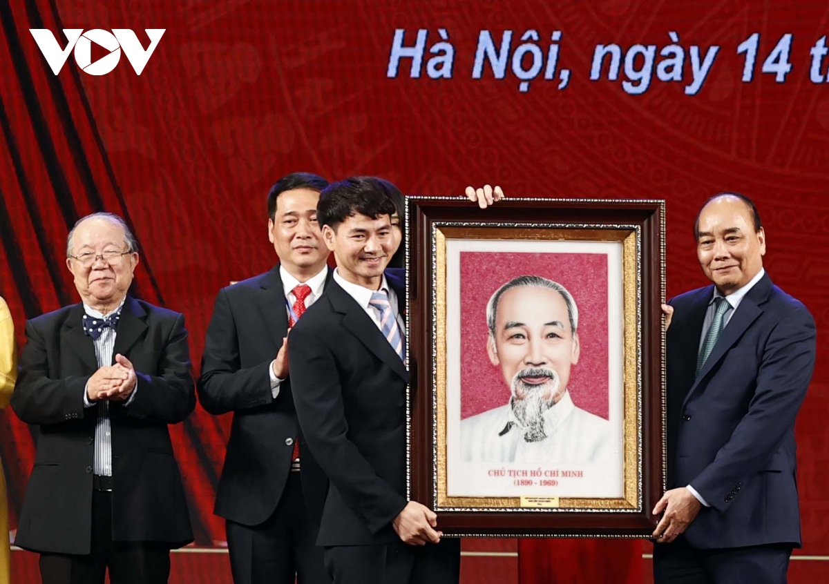 Chủ tịch nước dự lễ kỷ niệm 70 năm thành lập Nhà hát kịch Việt Nam
