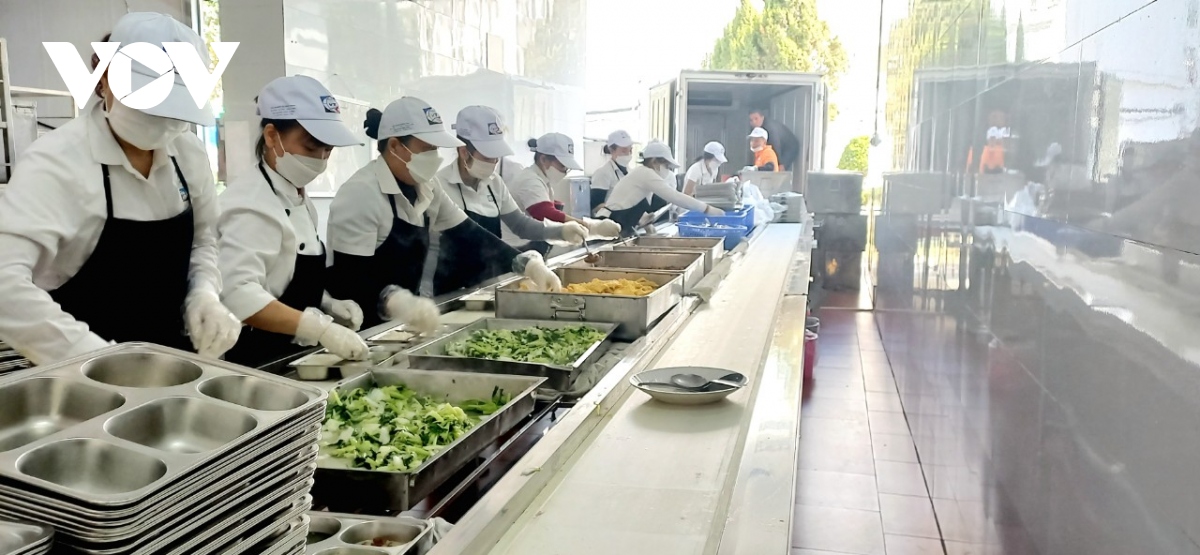 Quảng Ninh tăng cường giám sát suất ăn trong trường học