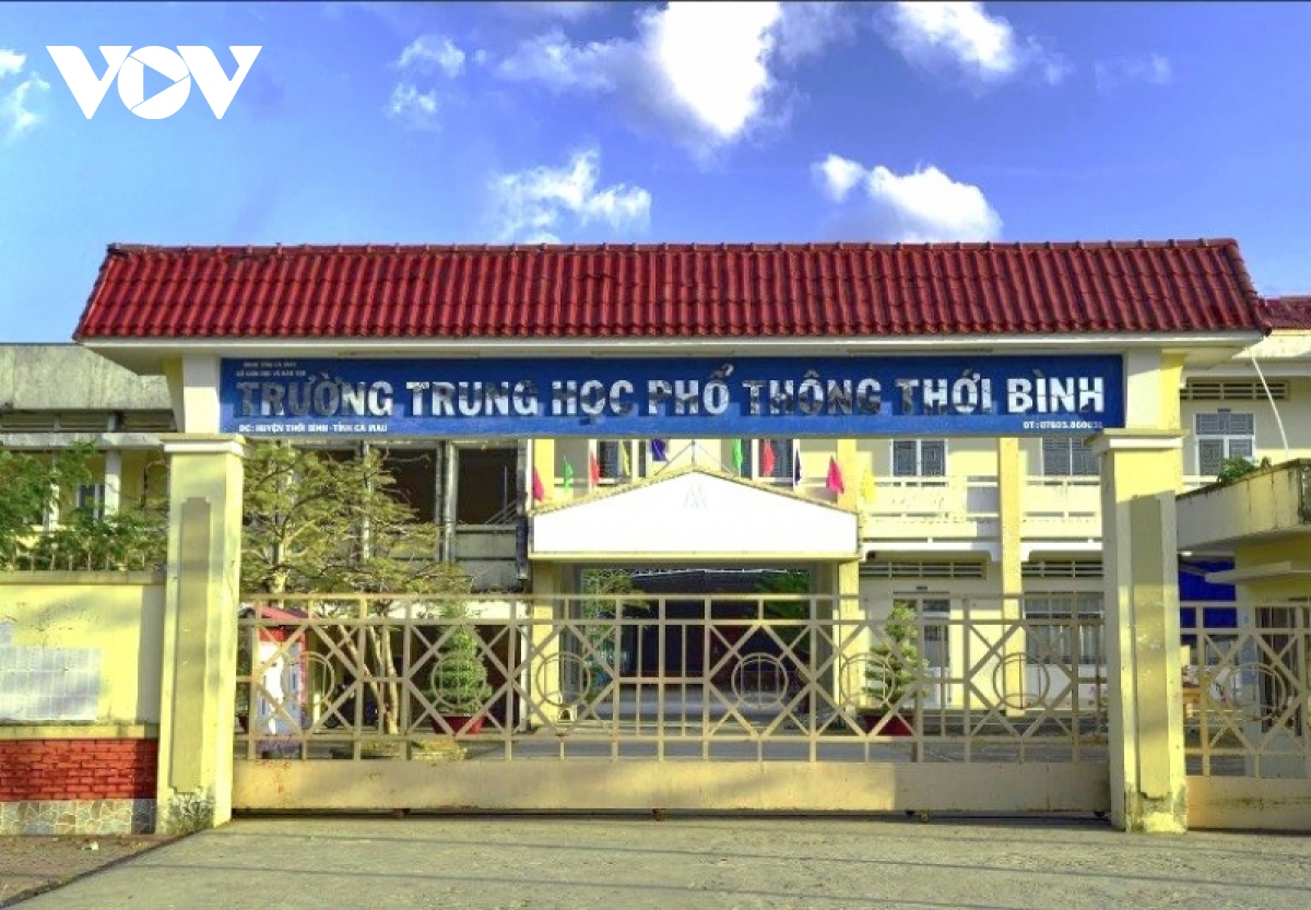 Khơi lại chuyện gia đình học sinh, một thầy giáo ở Cà Mau phải chuyển lớp 