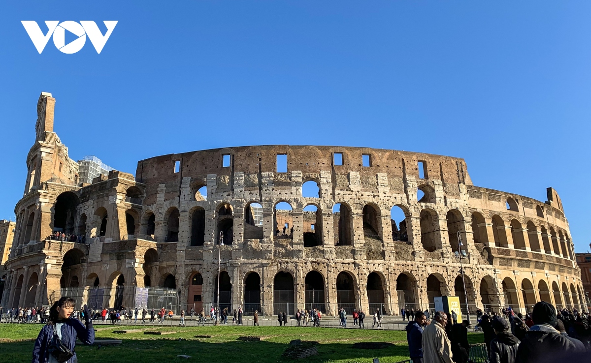 Cảnh giác với trò lừa đảo chụp ảnh ở Đấu trường La Mã, Italy