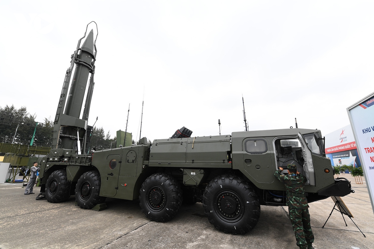 Cận cảnh tên lửa đạn đạo duy nhất ở Đông Nam Á do Việt Nam sở hữu