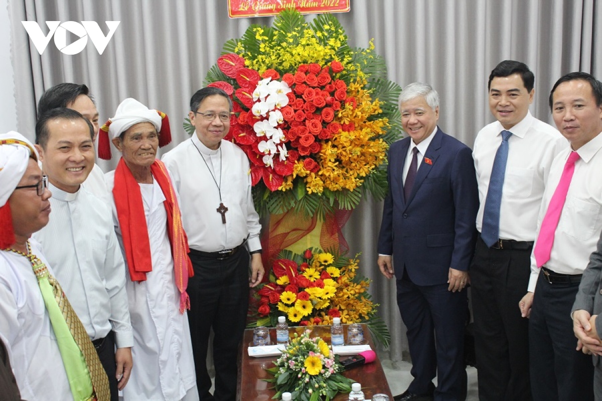 Chủ tịch Uỷ ban Trung ương MTTQ Việt Nam chúc mừng Giáng sinh tại Bình Thuận 