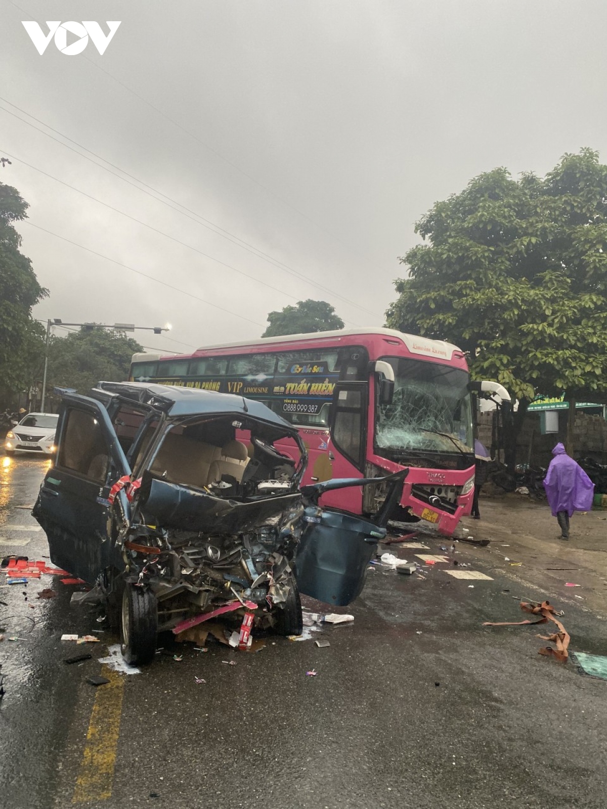 Tai nạn giao thông nghiêm trọng ở Hòa Bình khiến 2 người thương vong