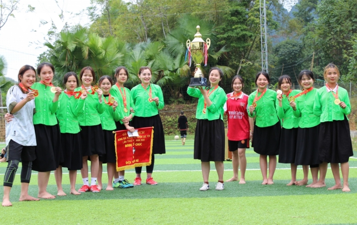 Độc đáo bóng đá nữ lúc nông nhàn của chị em dân tộc Tày ở Lục Yên, Yên Bái