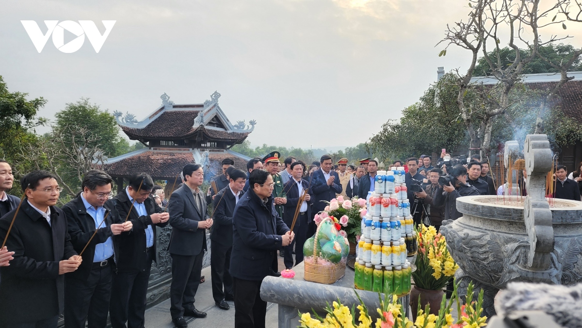 Thủ tướng Phạm Minh Chính dâng hương tưởng niệm Bác Hồ tại Nghệ An