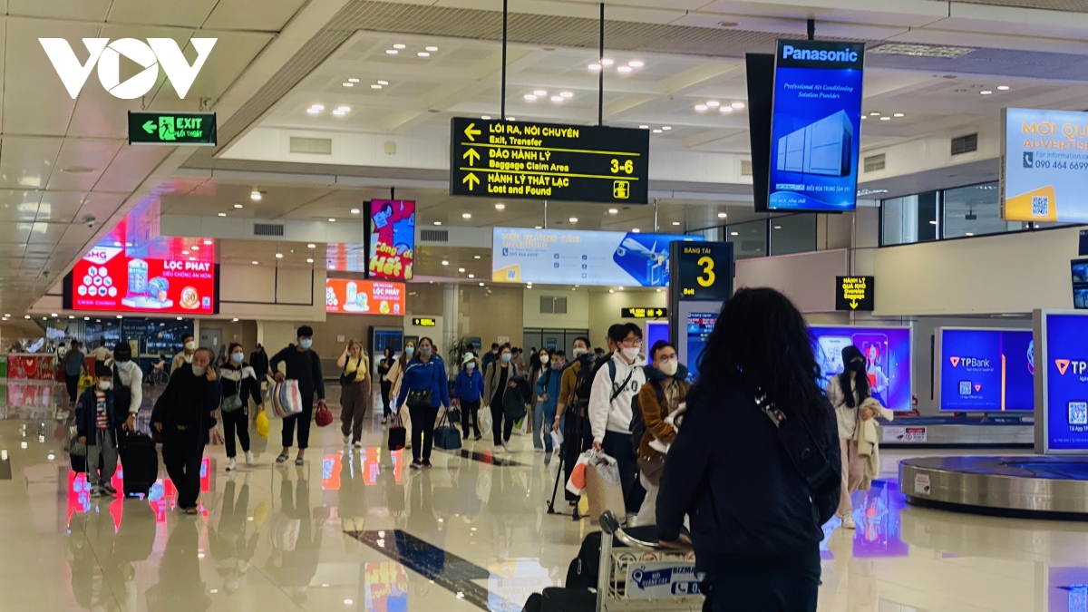 Hơn 75.000 lượt khách qua sân bay Nội Bài trong ngày 26 Tết