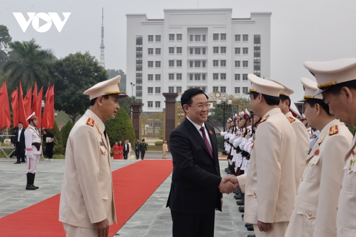 Chủ tịch Quốc hội Vương Đình Huệ thăm, chúc Tết Công an tỉnh Lào Cai