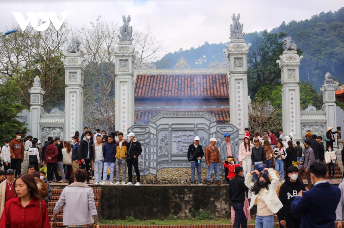 Đền Công chúa Liễu Hạnh thu hút khách viếng thăm đầu năm mới