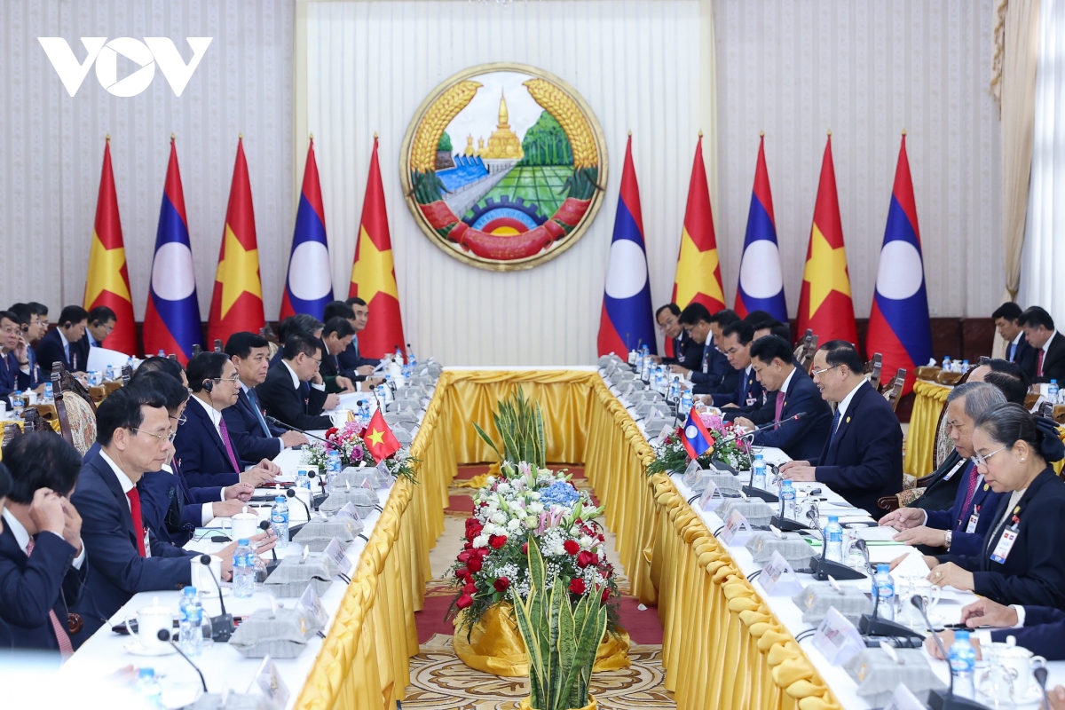Thủ tướng Việt Nam và Lào hội đàm, chứng kiến lễ ký kết 10 văn kiện hợp tác
