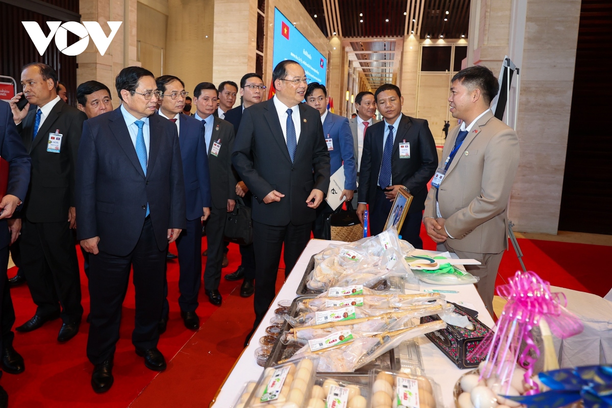 Việt Nam và Lào quyết tâm nâng tầm hợp tác kinh tế, thương mại