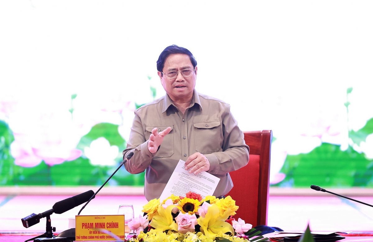 Thủ tướng Phạm Minh Chính chủ trì họp về 10 dự án đường bộ cao tốc Bắc-Nam phía Đông