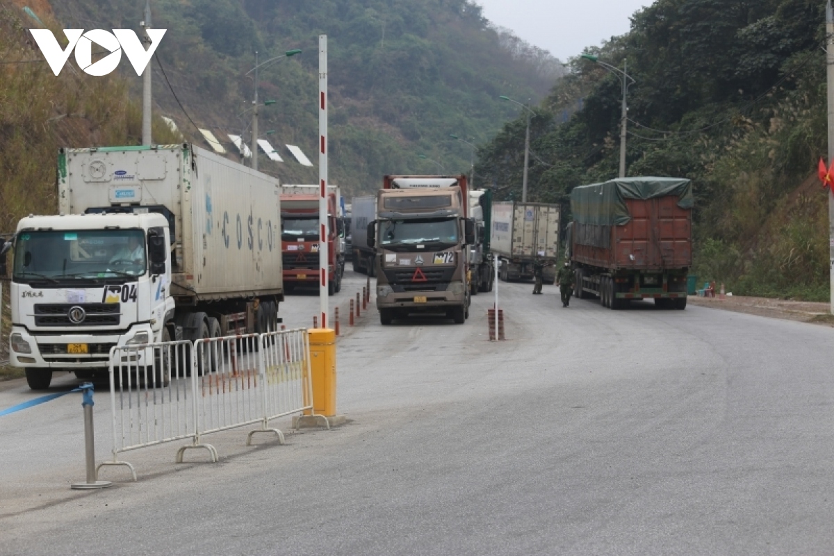 Gần 150 xe hàng xuất khẩu ngày mùng 3 Tết Nguyên đán ở Lạng Sơn