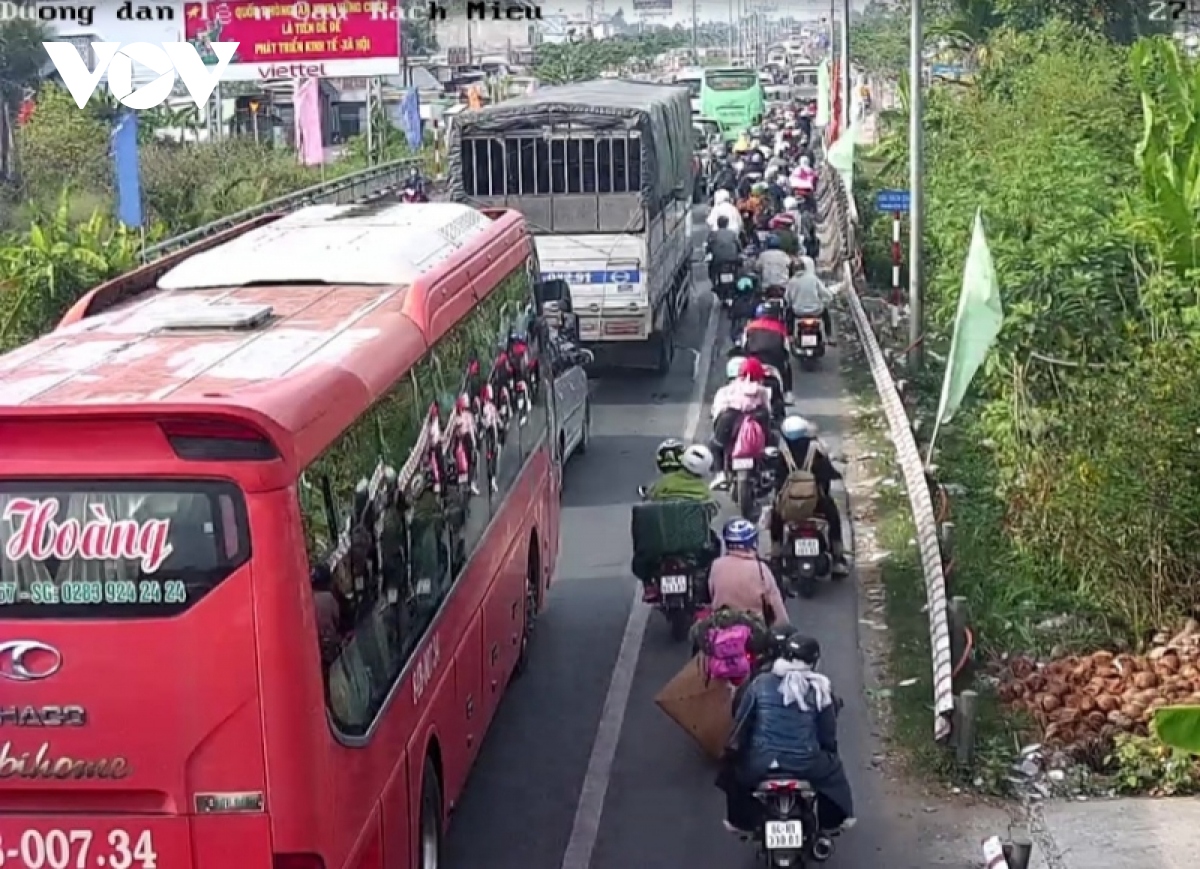 Cửa ngõ miền Tây ùn ứ giao thông nghiêm trọng sau Tết