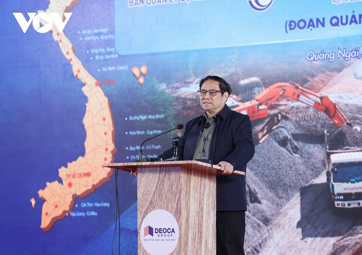 Thủ tướng phát lệnh khởi công đồng loạt 12 dự án đường bộ cao tốc Bắc - Nam