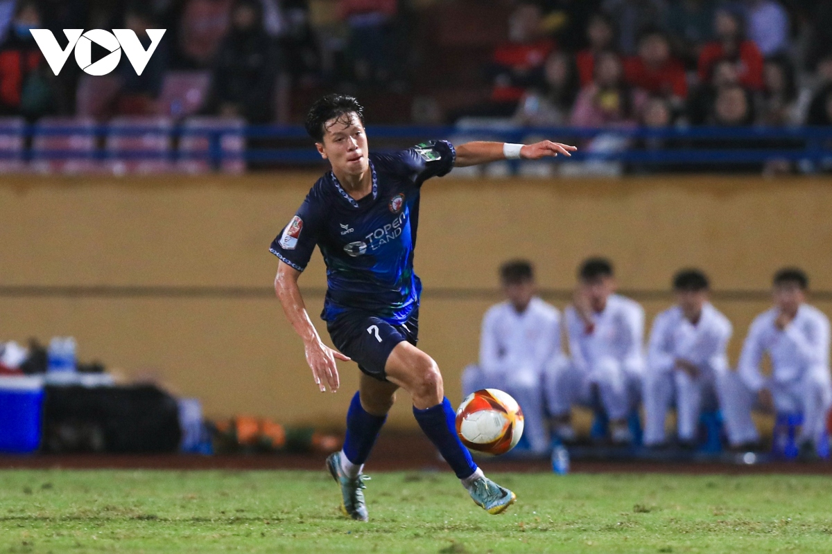 Cầu thủ Việt kiều Viktor Lê gây thất vọng ngày ra mắt V-League
