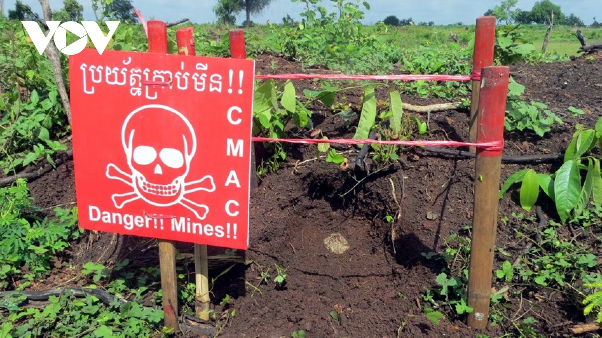 Tỉnh Svay Rieng (Campuchia) tiếp giáp Việt Nam tuyên bố sạch bom mìn