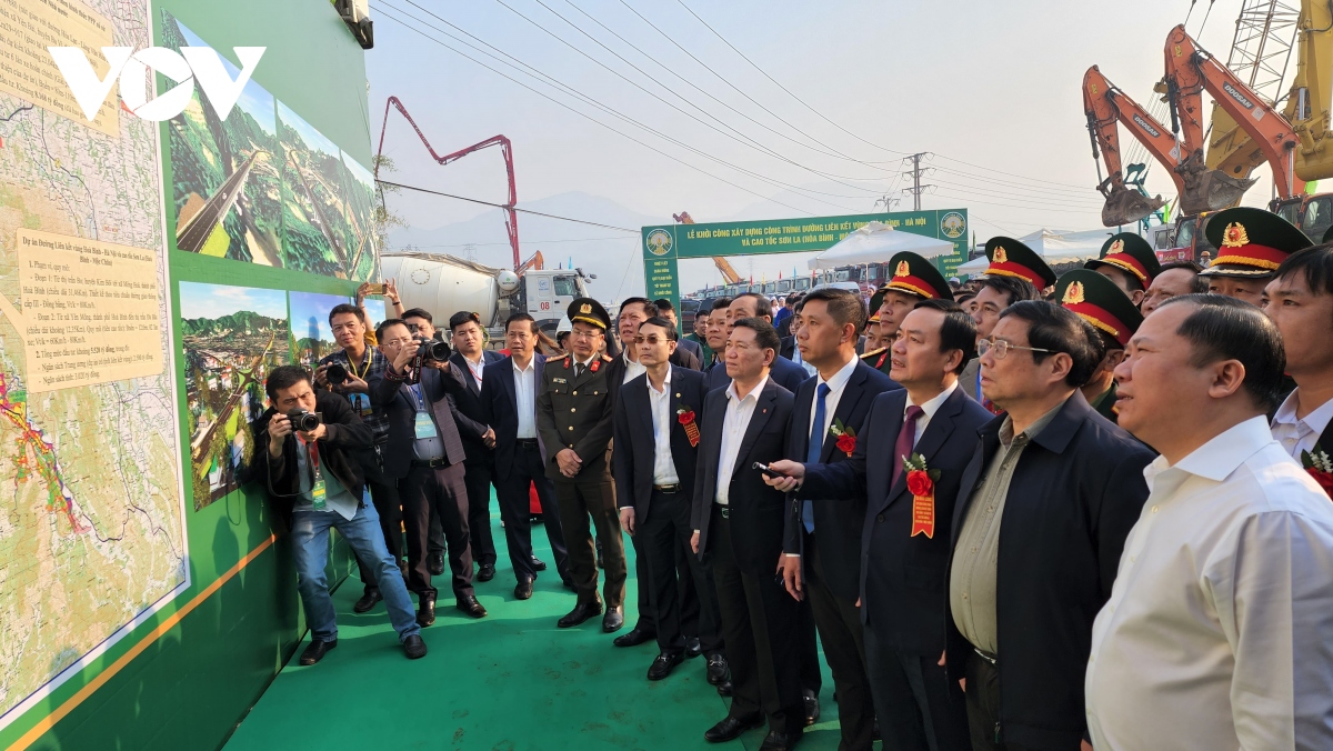 Thủ tướng dự Lễ khởi công đường liên kết vùng Hòa Bình - Hà Nội và cao tốc Sơn La