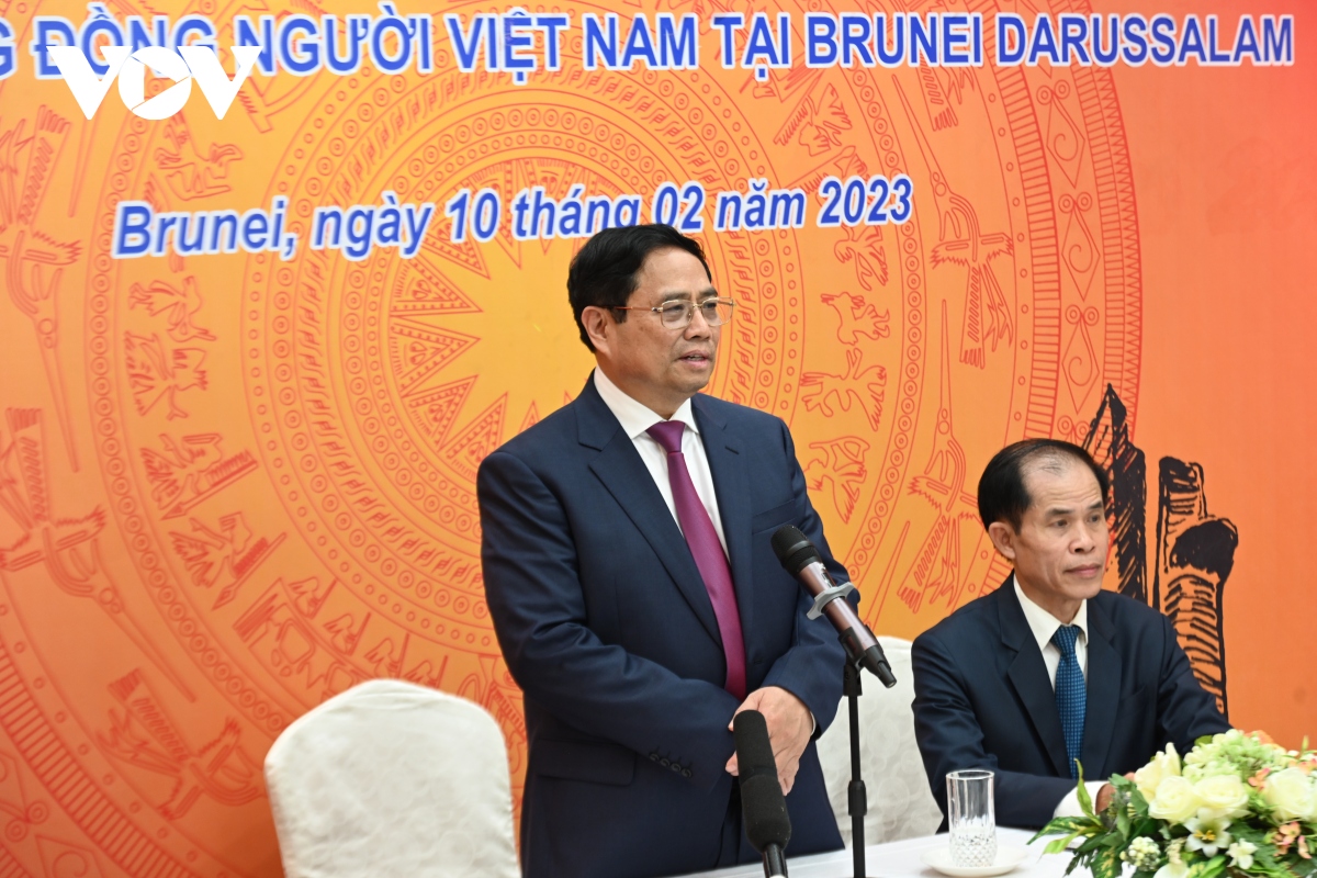 Thủ tướng gặp gỡ cán bộ, nhân viên ĐSQ và đại diện cộng đồng người Việt tại Brunei