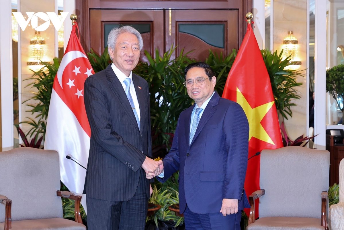 Thủ tướng tiếp Bộ trưởng cao cấp kiêm Bộ trưởng điều phối an ninh quốc gia Singapore