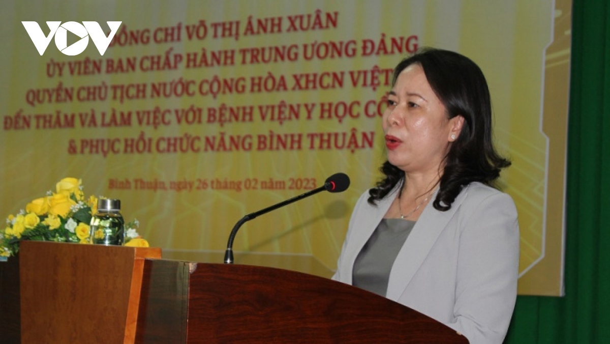Quyền Chủ tịch nước thăm và chúc mừng thầy thuốc ở Bình Thuận
