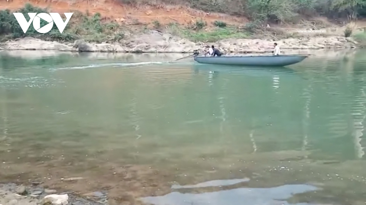 Vẫn chưa tìm thấy 2 người nghi mất tích trên sông Hồng ở Lào Cai
