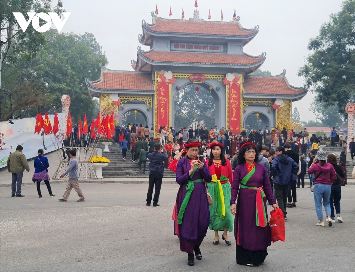 Về hội Lim nghe làn điệu quan họ “vang, rền, nền, nảy”