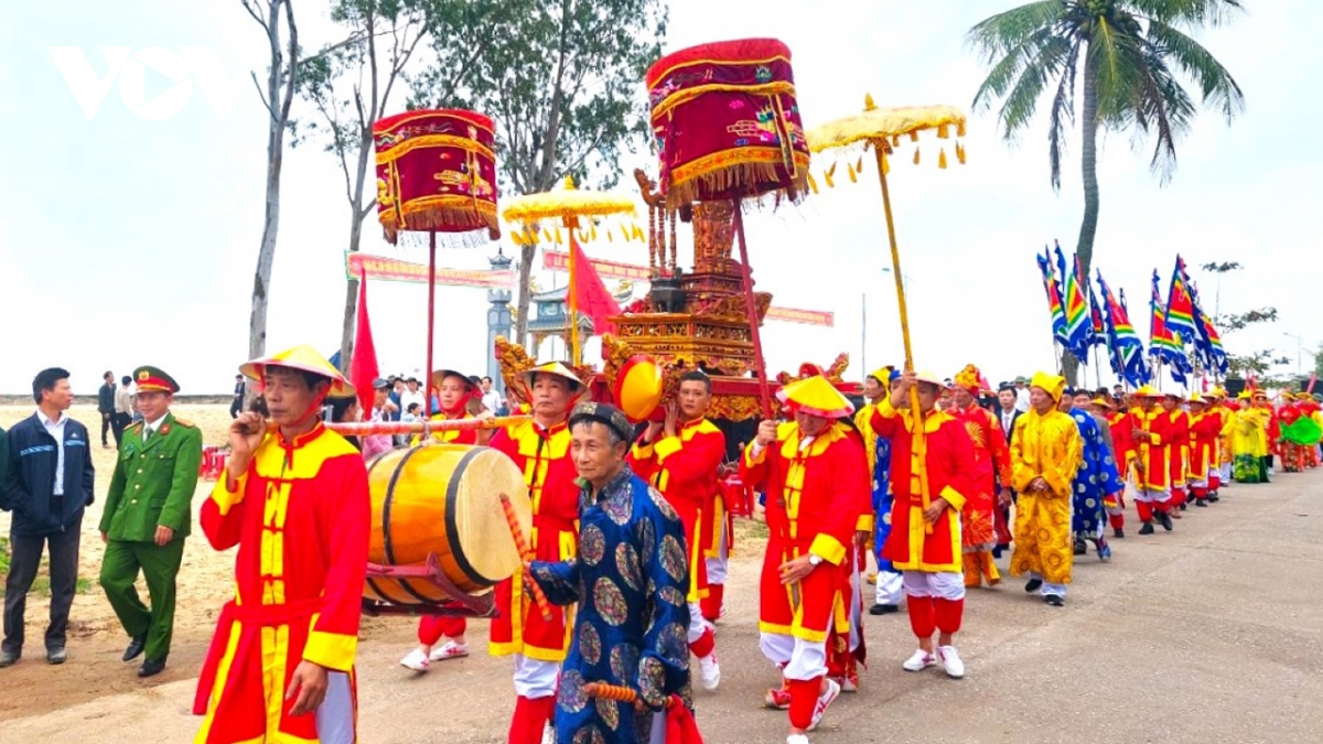 Ngư dân Quảng Bình làm Lễ Cầu ngư ra quân mùa biển mới 