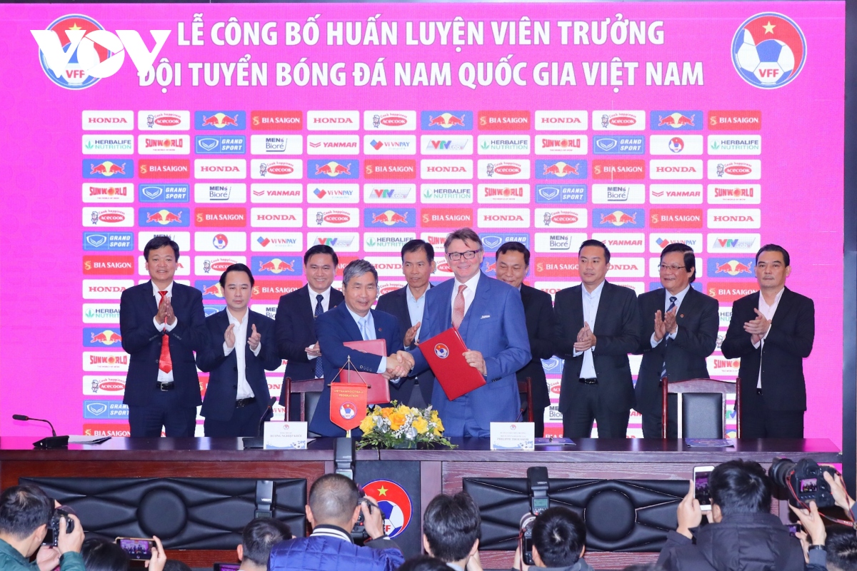 Tân HLV trưởng ĐT Việt Nam Philippe Troussier chính thức ra mắt