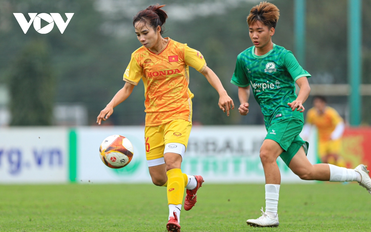 ĐT nữ Việt Nam thua trận đấu tập với "quân xanh" U15 Phù Đổng