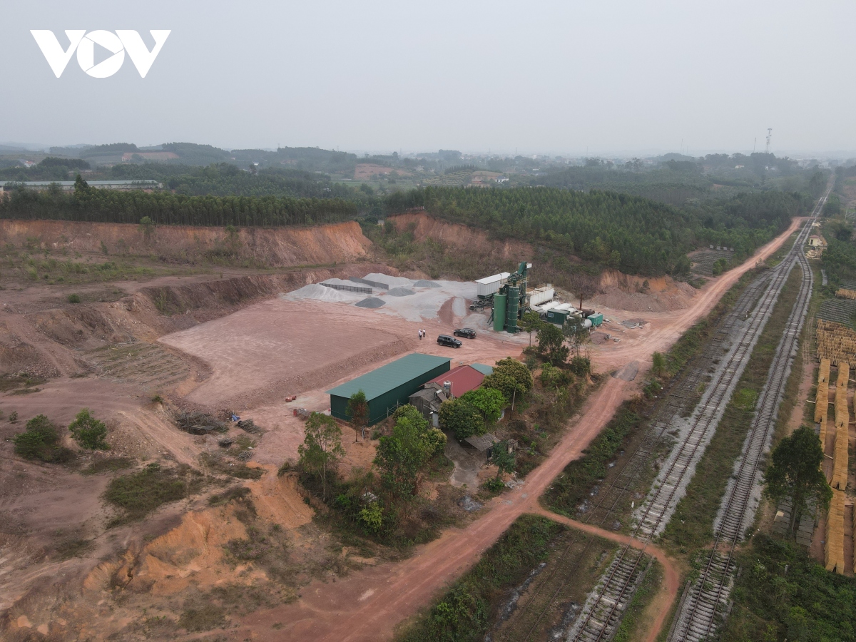 Yêu cầu dừng lắp đặt trạm trộn bê tông nhựa ở Bắc Giang