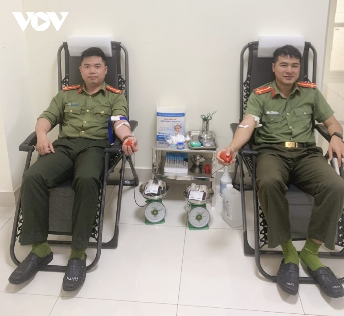 Hai chiến sỹ công an Sơn La hiến máu cứu người