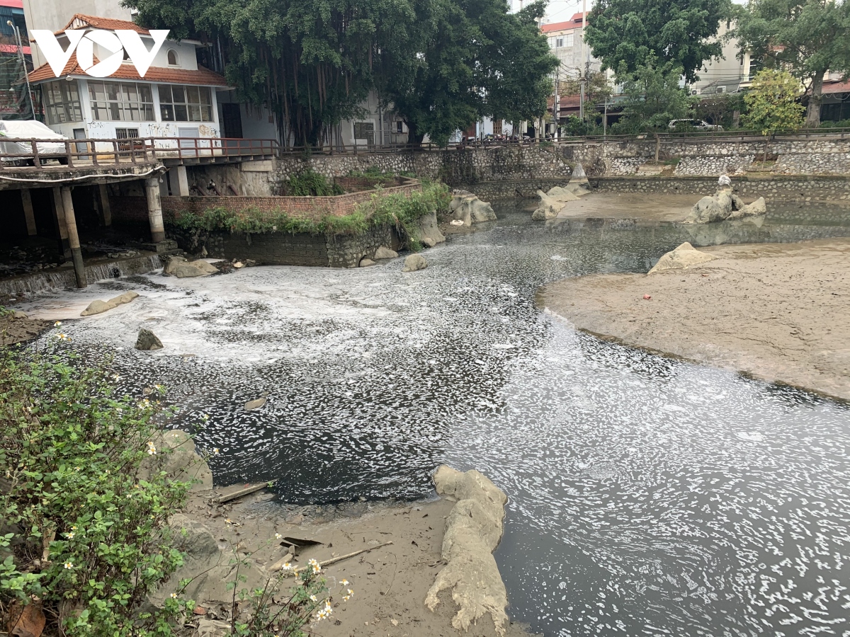 Hồ điều hòa giữa lòng TP. Lạng Sơn ô nhiễm nghiêm trọng