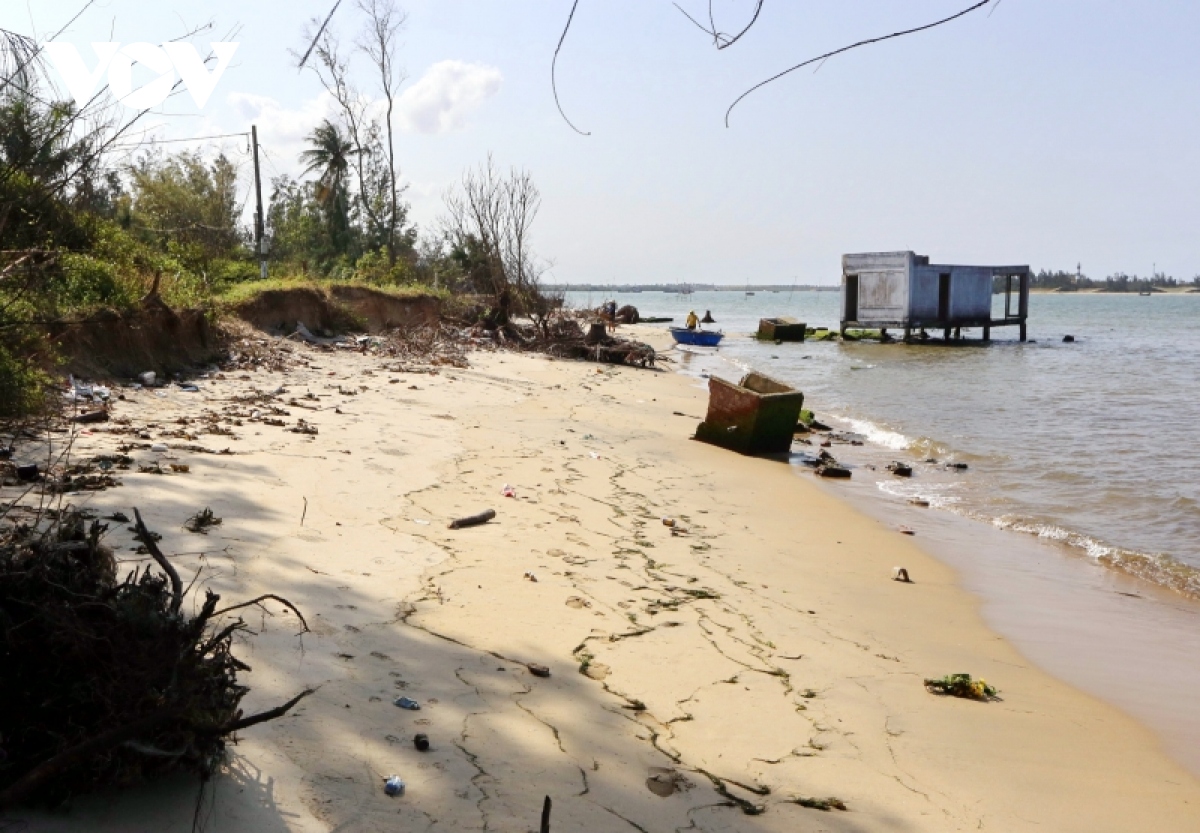 Quảng Nam yêu cầu ứng phó khẩn cấp khi sạt lở bờ sông, bờ biển gia tăng