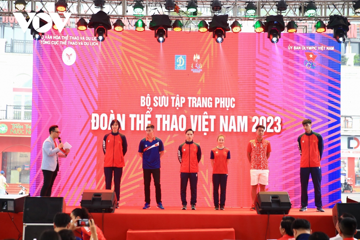 Công bố trang phục đoàn thể thao Việt Nam dự SEA Games 32