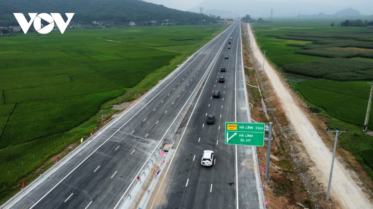 Thông xe 2 đoạn cao tốc Bắc-Nam: “Chúng tôi tự hào được làm cao tốc”