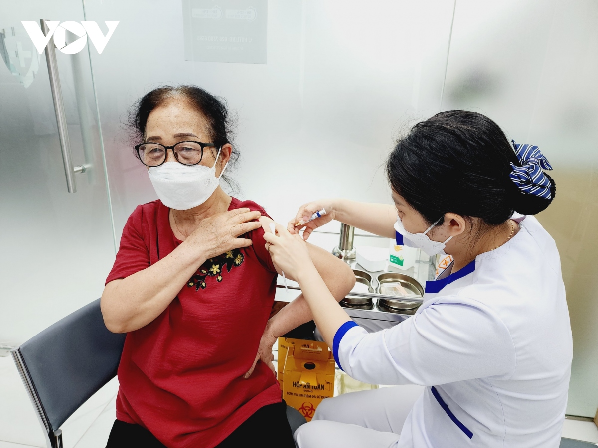 Tiêm phòng vaccine cúm, phế cầu tăng khả năng bảo vệ phổi trước Covid -19
