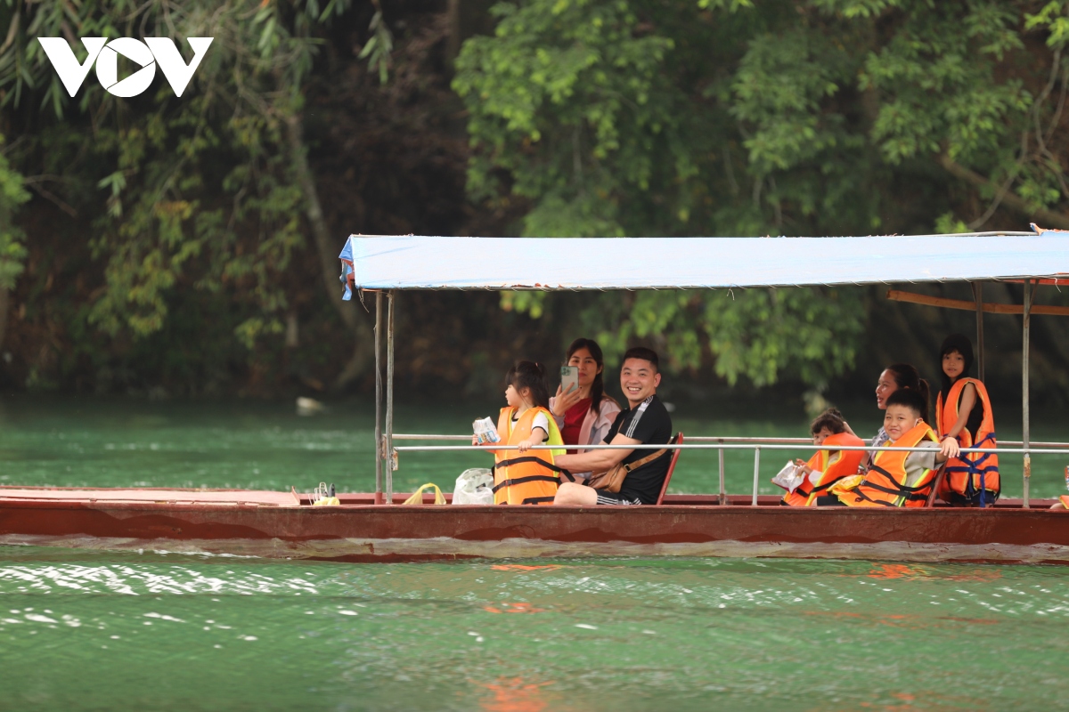 Du lịch sông Chảy ở Lào Cai hút khách dịp lễ hội