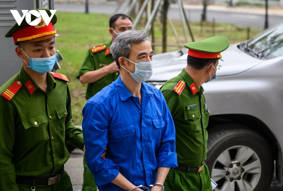 Dẫn giải cựu giám đốc Bệnh viện Tim Hà Nội Nguyễn Quang Tuấn hầu tòa